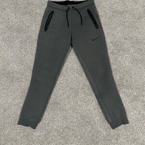 Nike Thermo-Fit Gray Apparel